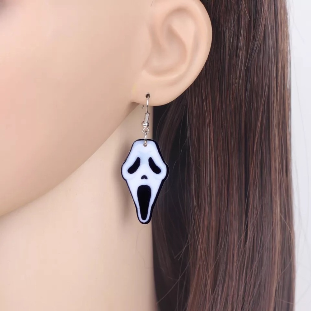 Iconic Scream Mask Earrings - Picture 3 of 4